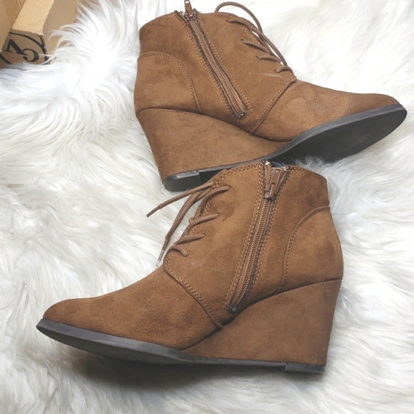 American Rag Baylie Brown Wedge Boots Shoes 9 Medium - Picture 10 of 12